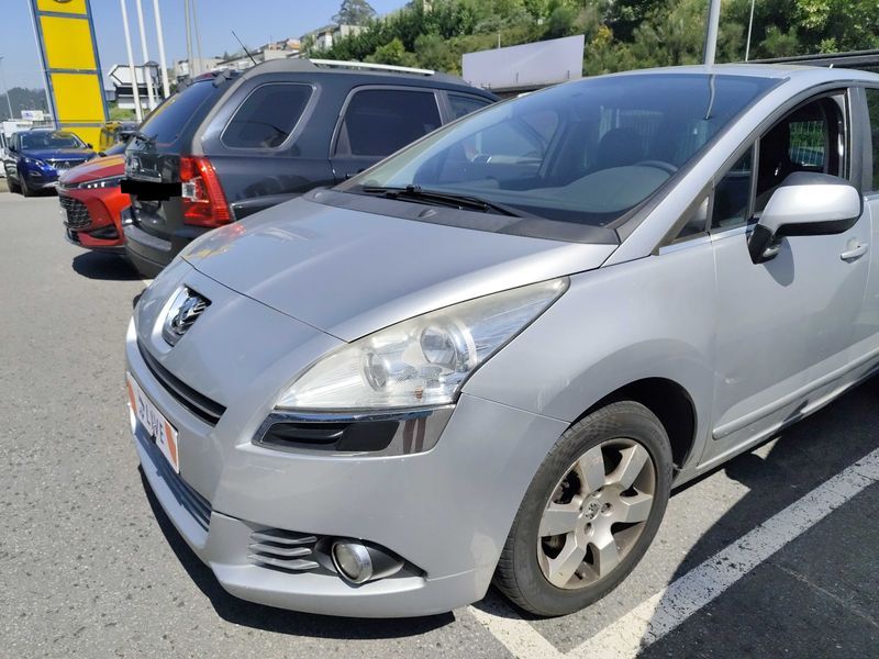 Peugeot 5008 2.0 HDi Active 2012 – снимка 2