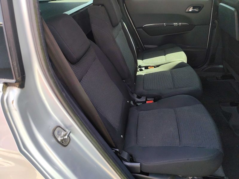 Peugeot 5008 2.0 HDi Active 2012 – снимка 13