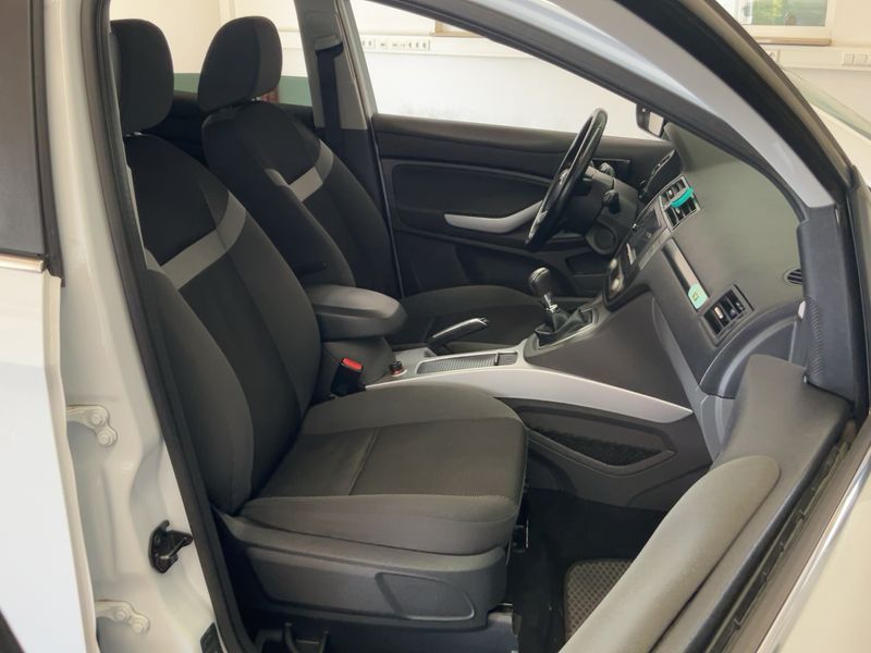 Ford Kuga 2.0 TDCi Trend 2012 – снимка 17