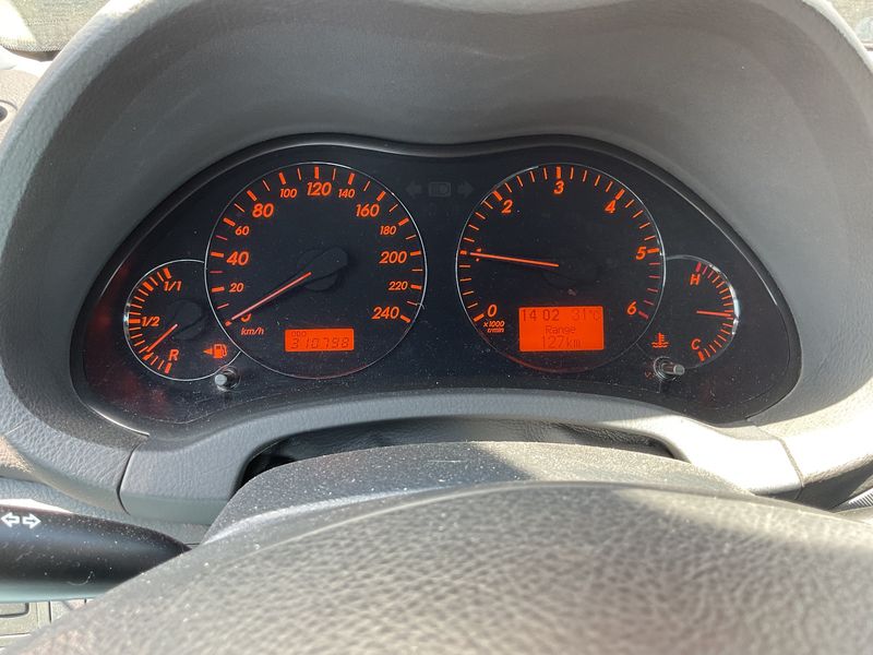 Toyota Avensis 2.0 D-4D Sol 2009 – снимка 4