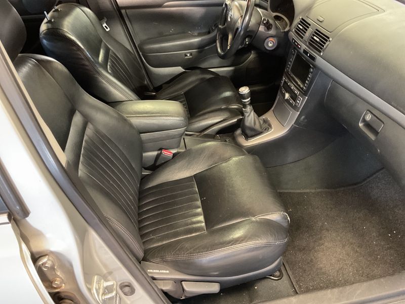 Toyota Avensis 2.0 D-4D Sol 2009 – снимка 3
