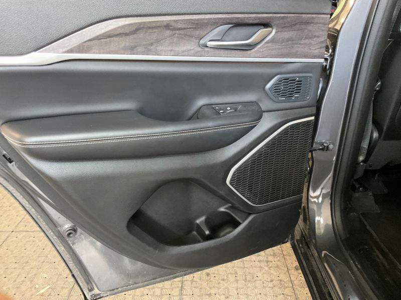 Jeep Grand Cherokee 2.0 4xe Plug-in Hybrid Limited 2023 – снимка 28