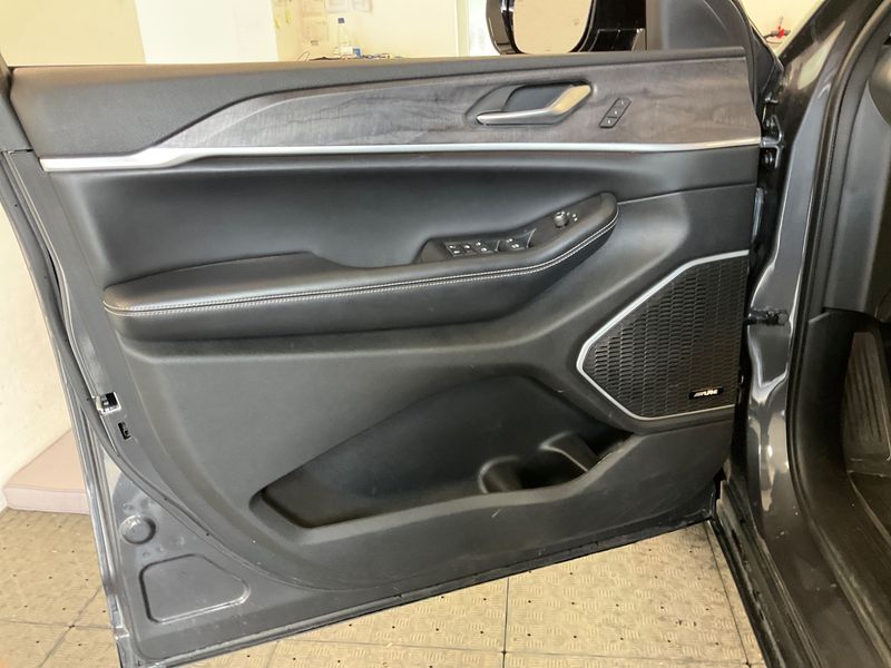 Jeep Grand Cherokee 2.0 4xe Plug-in Hybrid Limited 2023 – снимка 27