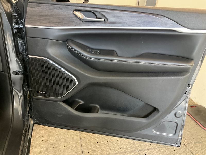 Jeep Grand Cherokee 2.0 4xe Plug-in Hybrid Limited 2023 – снимка 24