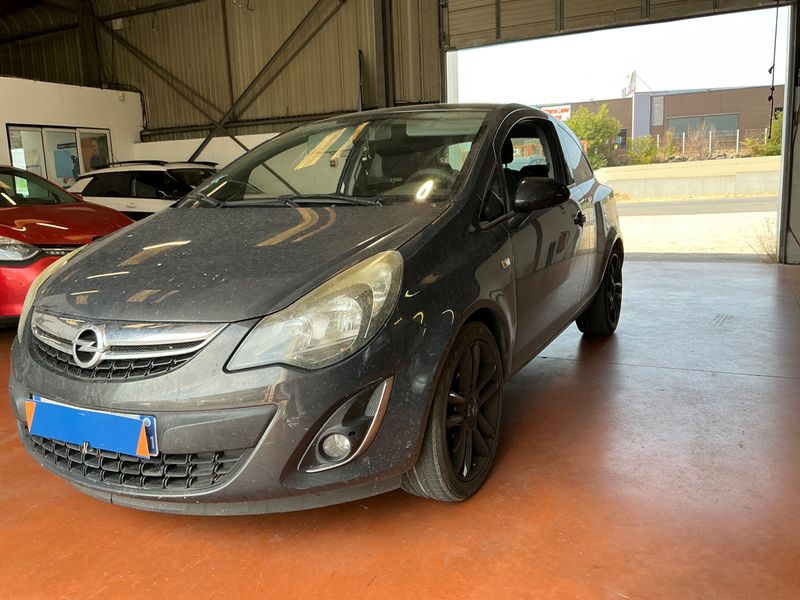 Opel Corsa 1.4 Color Edition 2013 – снимка 1