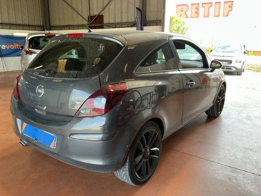 Opel Corsa 1.4 Color Edition 2013 – снимка 2
