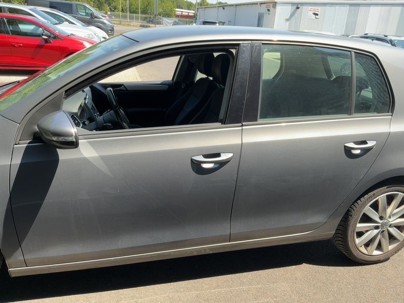Volkswagen Golf VI 2.0 TDI Carat 2010 – снимка на щета 4