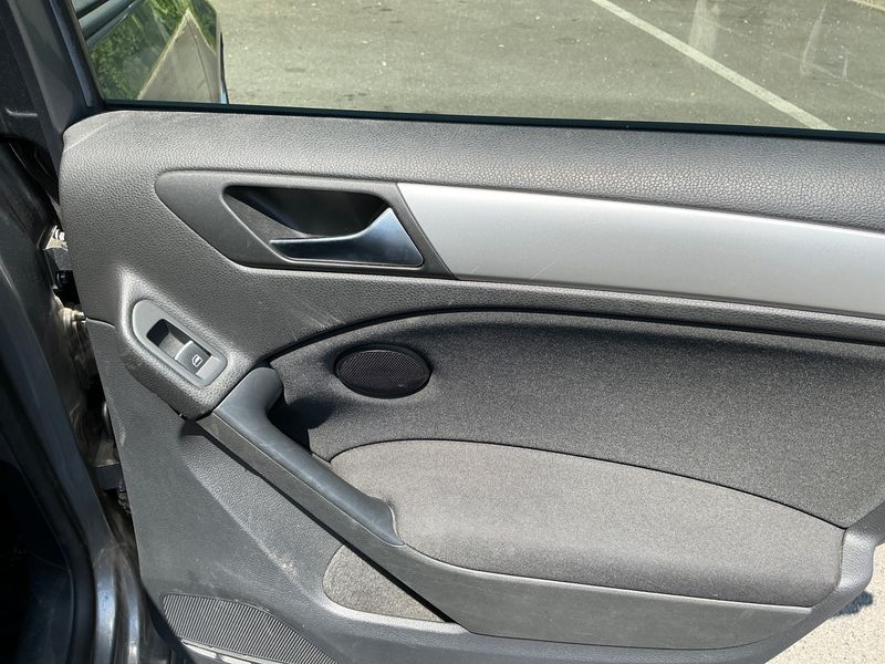 Volkswagen Golf VI 2.0 TDI Carat 2010 – снимка на щета 35