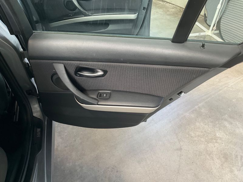 BMW 3er 320i 2011 – снимка 27
