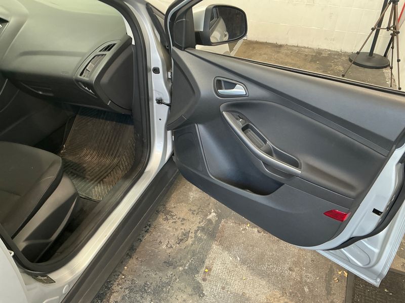 Ford Focus 1.5 TDCi Business 2017 – снимка 32