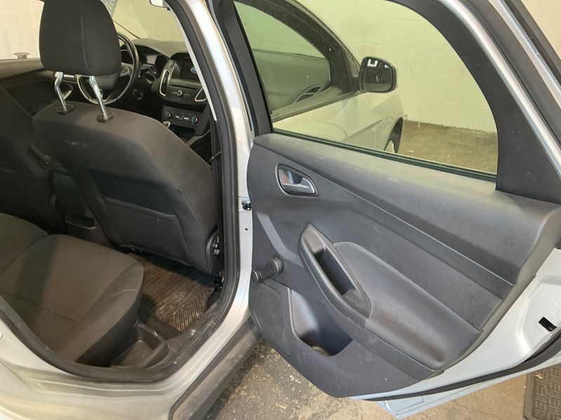 Ford Focus 1.5 TDCi Business 2017 – снимка 30