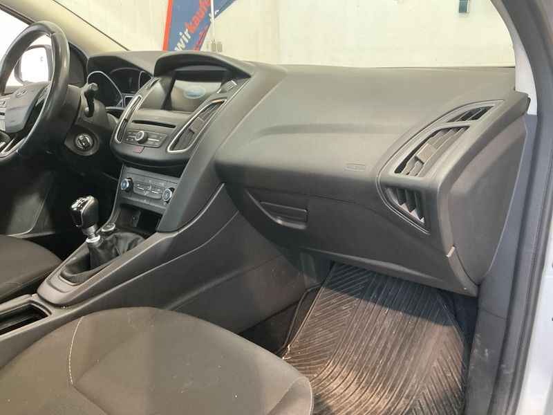 Ford Focus 1.5 TDCi Business 2017 – снимка 31