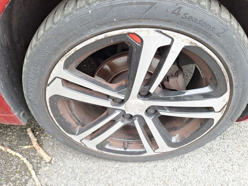 Peugeot 208 1.2 e-THP GT Line 2016 – снимка 31