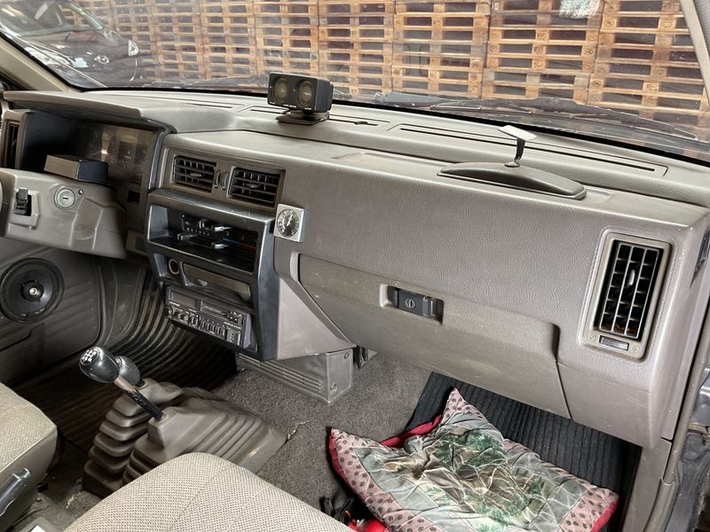 Nissan Pick-up 2.5 Diesel King Cab 4x4 1990 – снимка 33