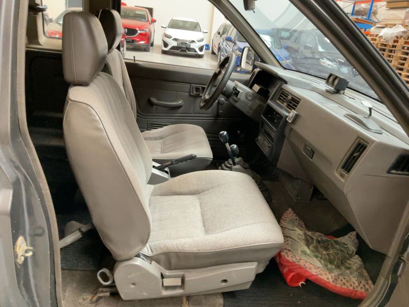Nissan Pick-up 2.5 Diesel King Cab 4x4 1990 – снимка 16