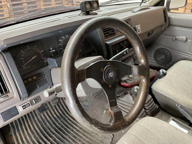 Nissan Pick-up 2.5 Diesel King Cab 4x4 1990 – снимка 37