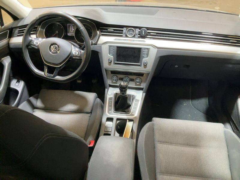Volkswagen Passat 1.6 TDI Comfortline BlueMotion Tech 2015 – снимка 17