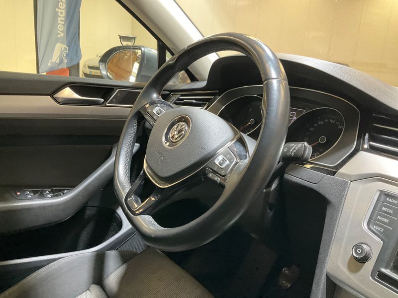 Volkswagen Passat 1.6 TDI Comfortline BlueMotion Tech 2015 – снимка 24