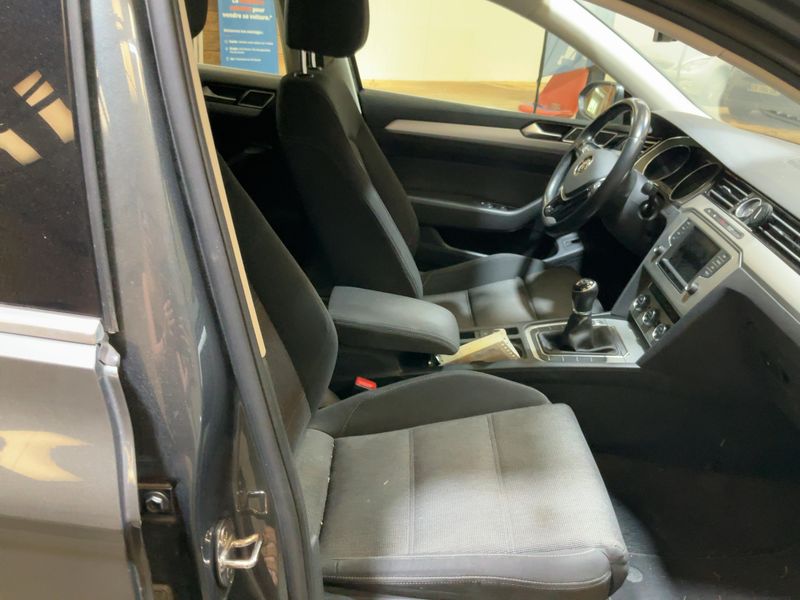 Volkswagen Passat 1.6 TDI Comfortline BlueMotion Tech 2015 – снимка 16