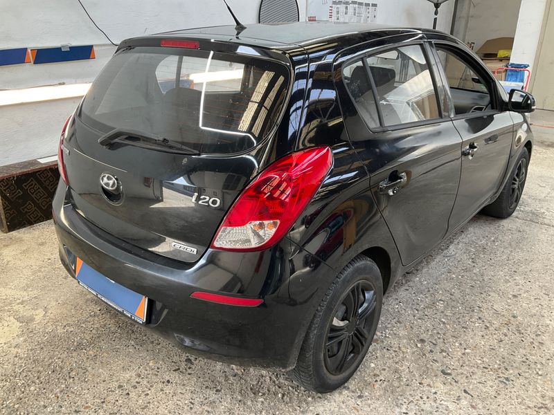 Hyundai i20 1.1 CRDi 5 Star Edition 2013 – снимка 2
