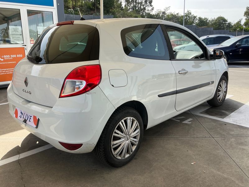 Renault Clio 1.5 dCi Expression 2010 – снимка 2