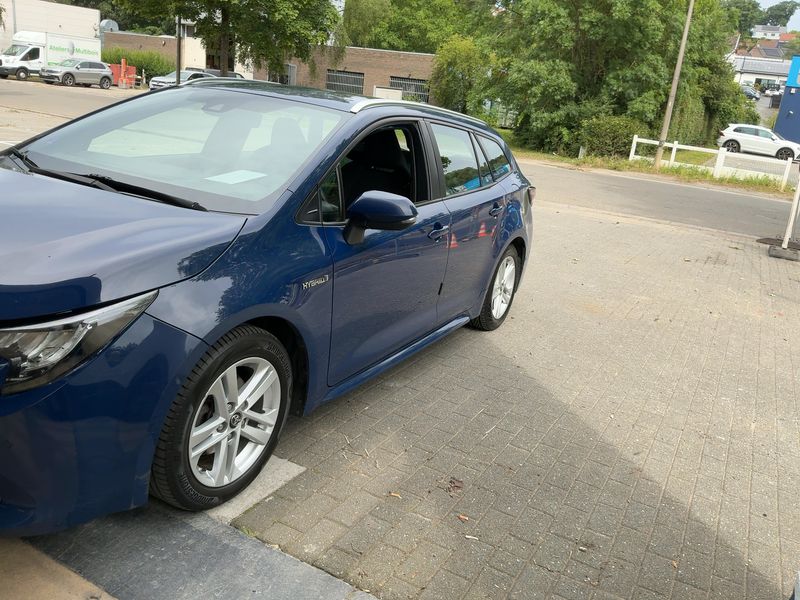 Toyota Corolla 1.8 Hybrid Style 2019 – снимка 2