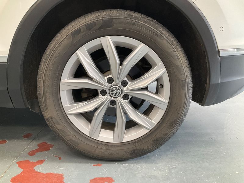 Volkswagen Tiguan 2.0 TDI Carat Exclusive BlueMotion Tech 2018 – снимка 5
