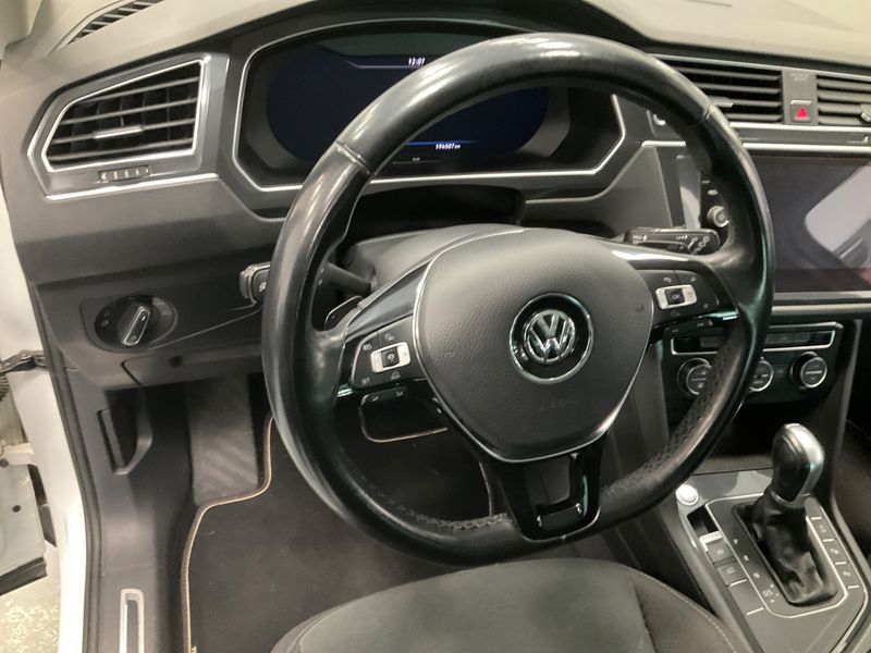 Volkswagen Tiguan 2.0 TDI Carat Exclusive BlueMotion Tech 2018 – снимка 23