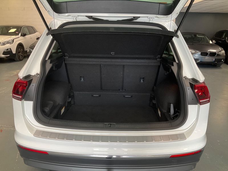 Volkswagen Tiguan 2.0 TDI Carat Exclusive BlueMotion Tech 2018 – снимка 15