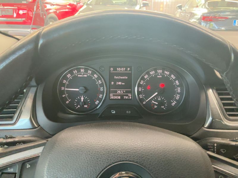 Skoda Rapid Spaceback 1.6 TDI Ambition 2015 – снимка 19