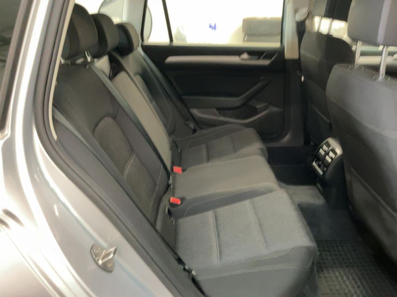 Volkswagen Passat 2.0 TDI Comfortline BlueMotion Tech 2016 – снимка 19