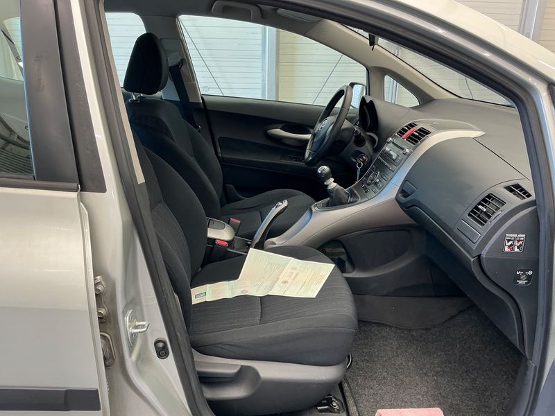 Toyota Auris 1.6 Life 2009 – снимка 3