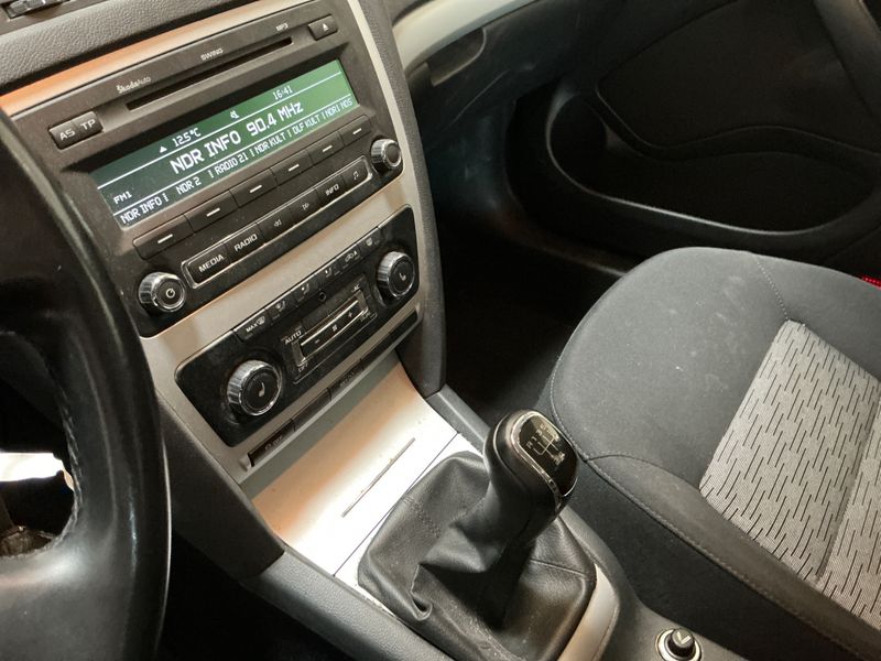 Skoda Octavia 1.6 TDI Impuls Edition 2011 – снимка 39