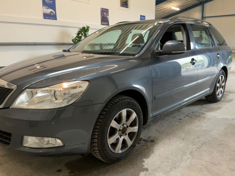 Skoda Octavia 1.6 TDI Impuls Edition 2011 – снимка 2