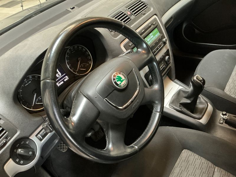 Skoda Octavia 1.6 TDI Impuls Edition 2011 – снимка 43