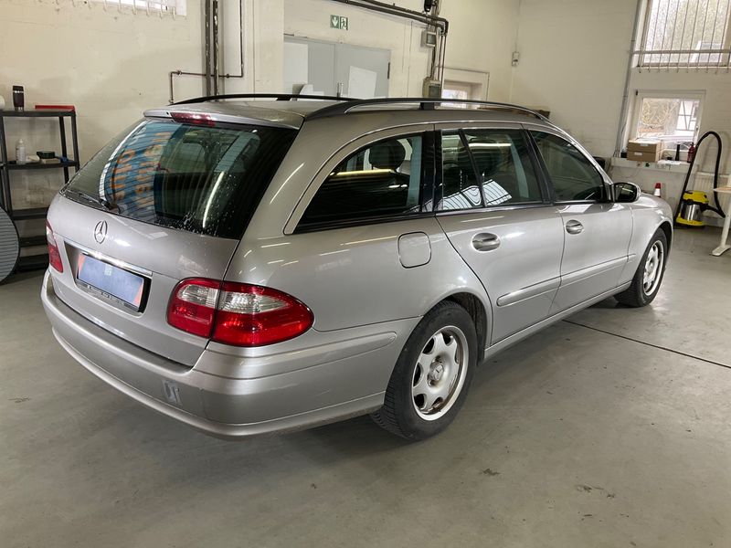 Mercedes-Benz E-Klasse E 220 CDI T Classic 2005 – снимка 2