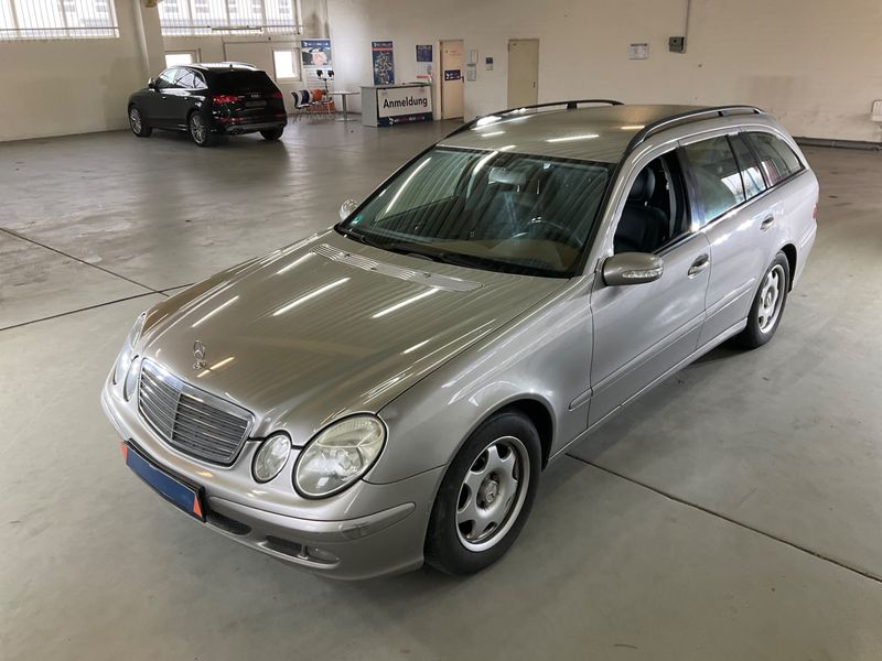 Mercedes-Benz E-Klasse E 220 CDI T Classic 2005 – снимка 1