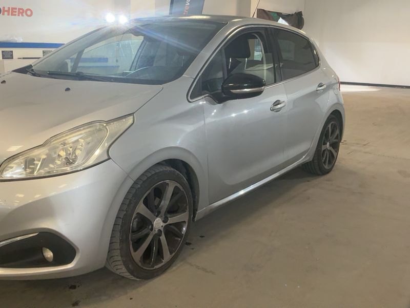 Peugeot 208 1.6 Féline 2012 – снимка 2