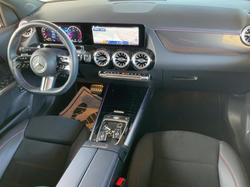 Mercedes-Benz GLA-Klasse GLA 200 d AMG Line 2024 – снимка 17