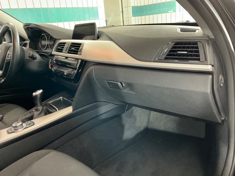 BMW 3er 318d 2017 – снимка 31