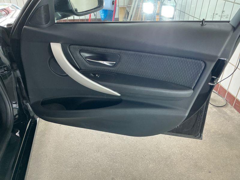 BMW 3er 318d 2017 – снимка 32