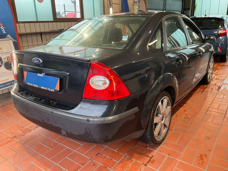 Ford Focus 2.0 Ghia 2005 – снимка 2
