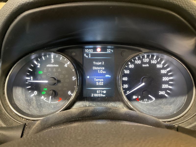 Nissan Qashqai 1.6 dCi Black Edition 2017 – снимка 18