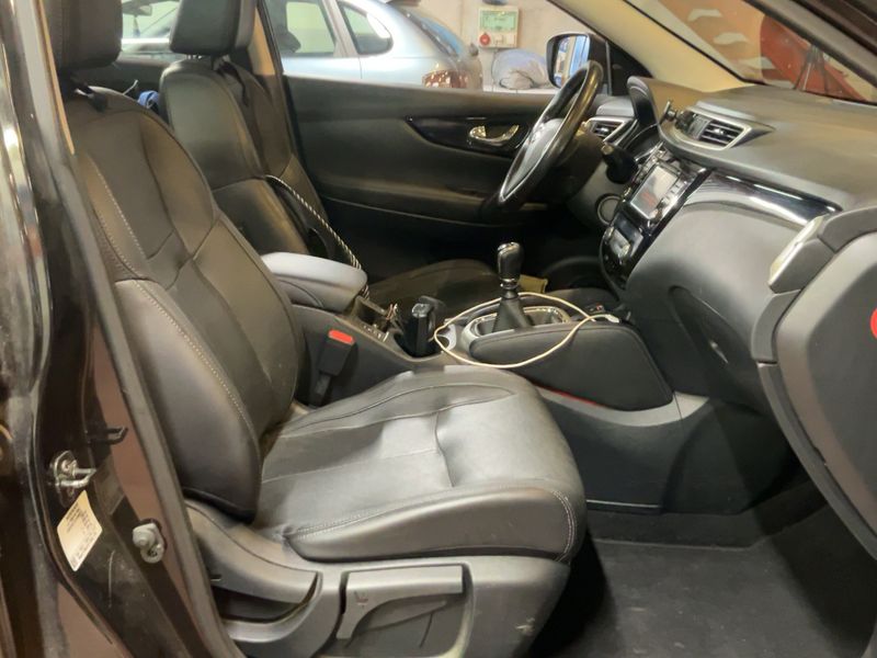 Nissan Qashqai 1.6 dCi Black Edition 2017 – снимка 16