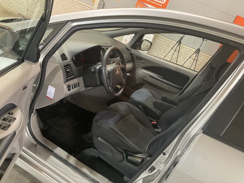 Mitsubishi Grandis 2.4 Intense 2007 – снимка 3