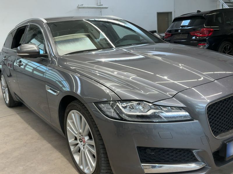 Jaguar XF 25d Portfolio AWD 2018 – снимка 12