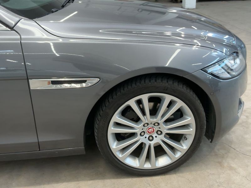 Jaguar XF 25d Portfolio AWD 2018 – снимка 11
