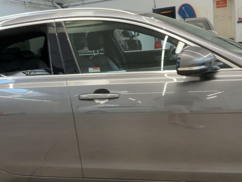 Jaguar XF 25d Portfolio AWD 2018 – снимка 10