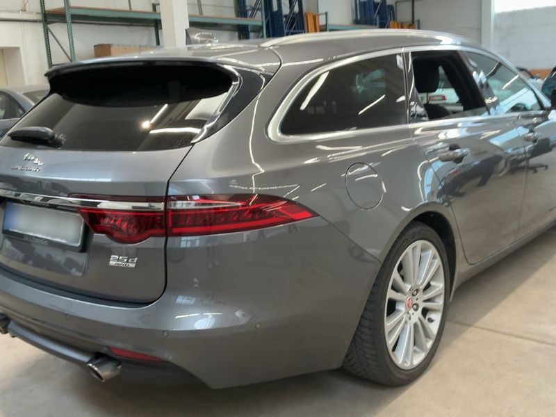 Jaguar XF 25d Portfolio AWD 2018 – снимка 8