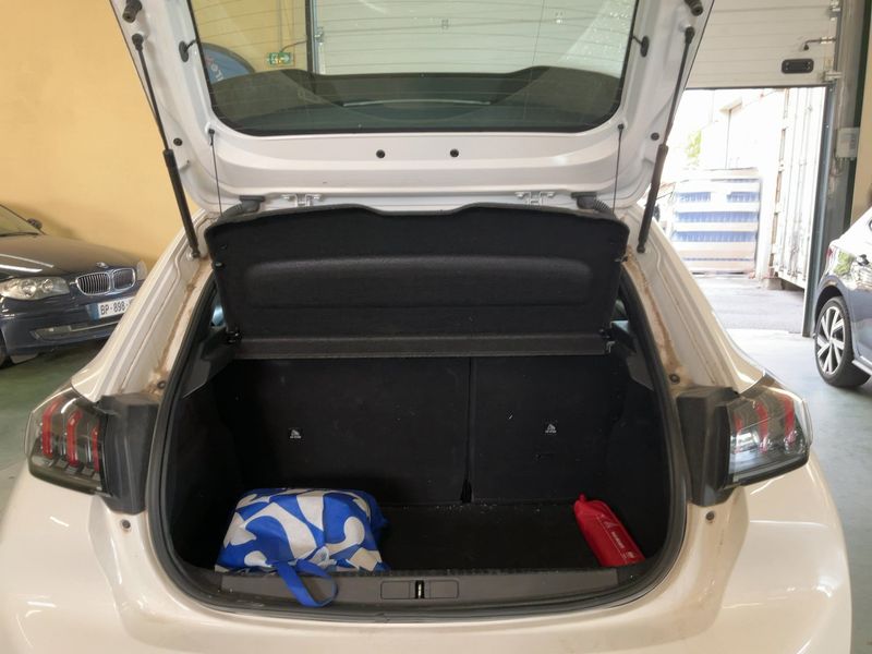 Peugeot 208 1.2 PureTech Allure 2019 – снимка 15
